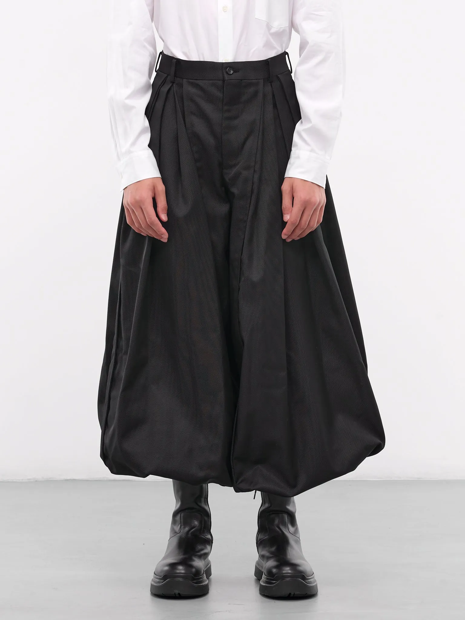 Baggy Pleated Trousers (PN-P010-051-BLACK)