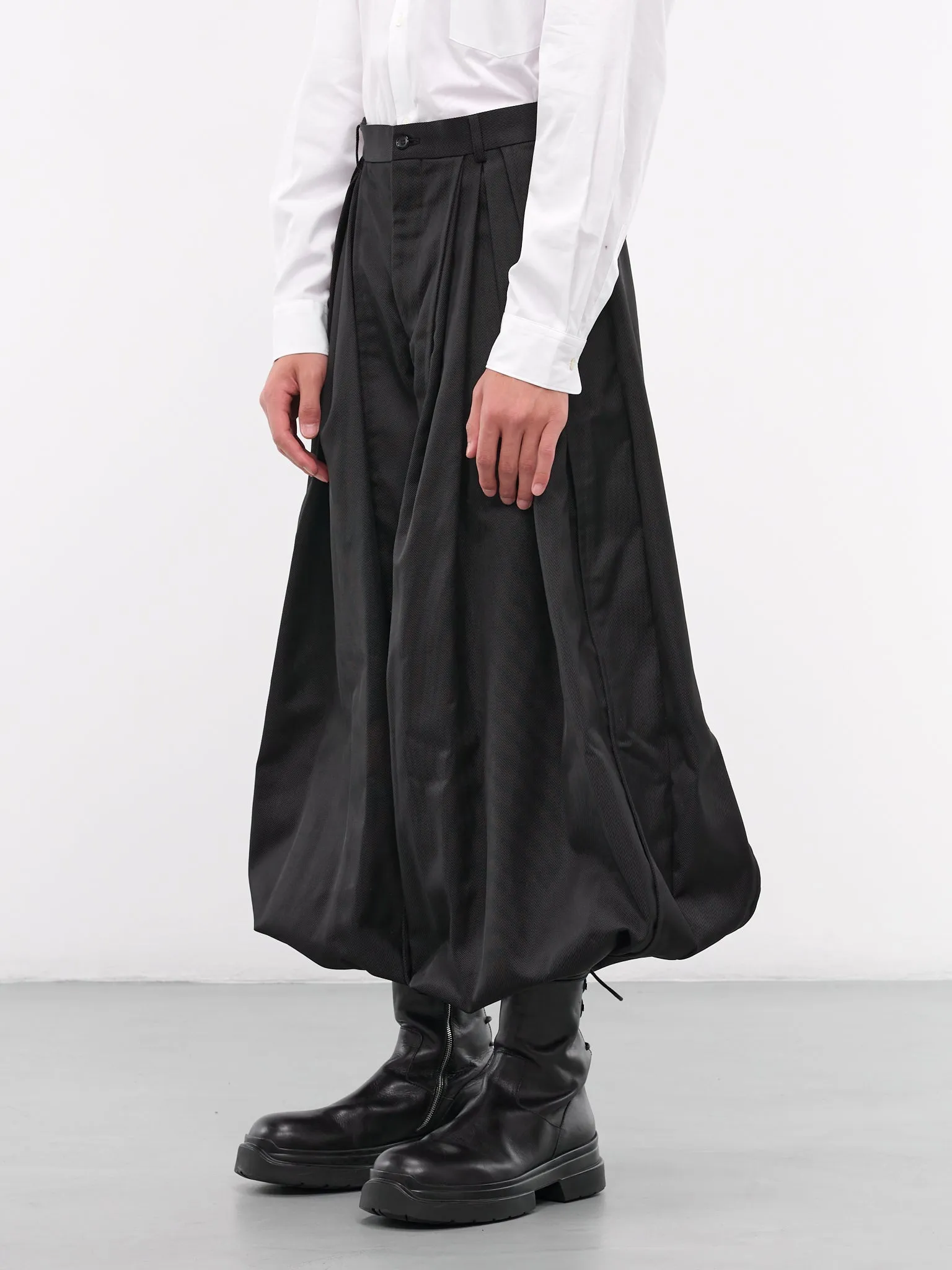 Baggy Pleated Trousers (PN-P010-051-BLACK)