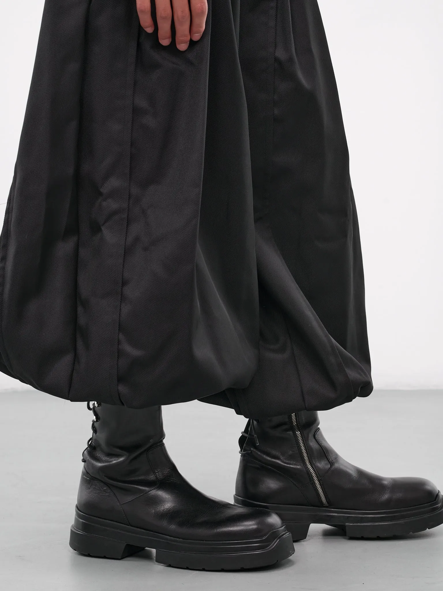 Baggy Pleated Trousers (PN-P010-051-BLACK)