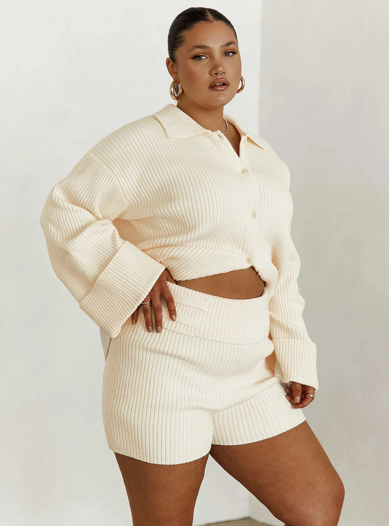 Cream Curve Knit Shorts by Jadri