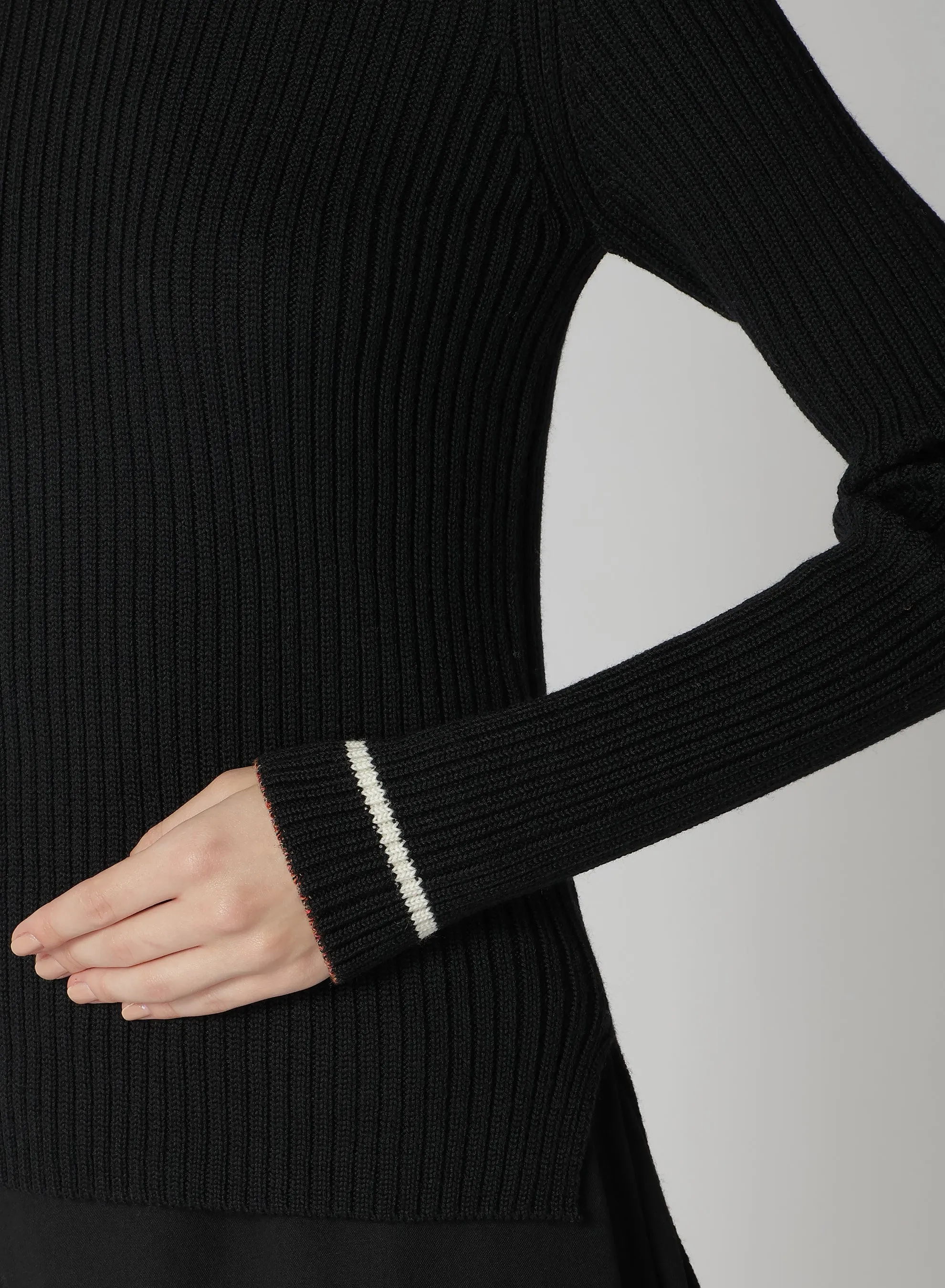 RIB KNIT ROUND NECK PULLOVER