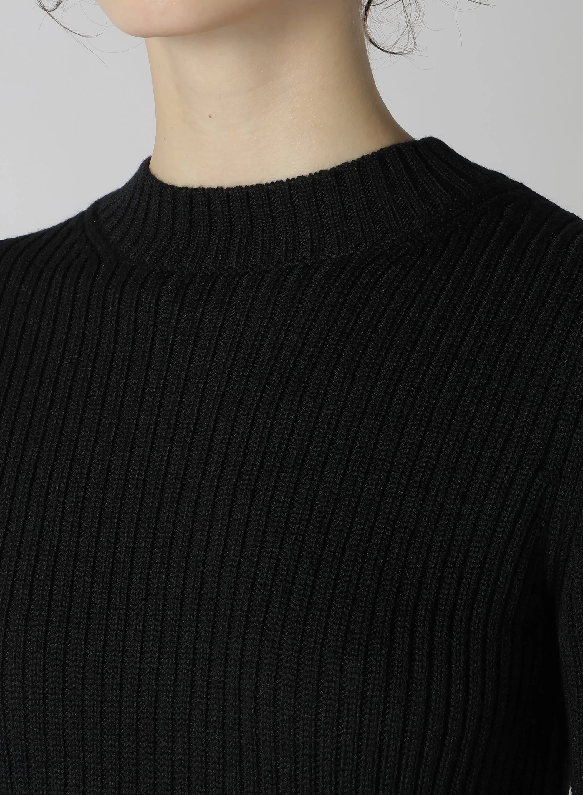 RIB KNIT ROUND NECK PULLOVER