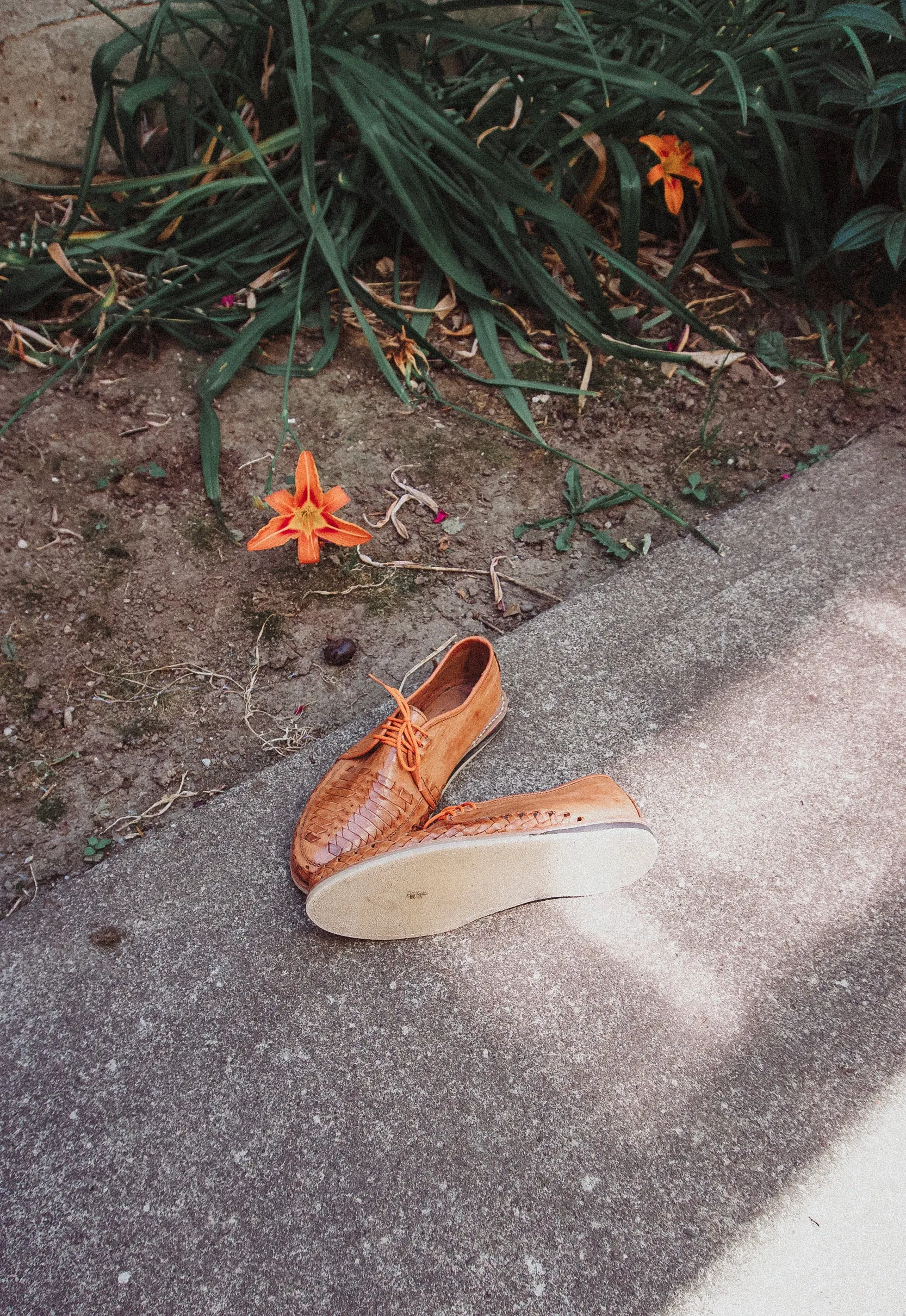 Second-Hand Women's Contemporary Huarache Oxfords Size 9/ Men's Size 7.5