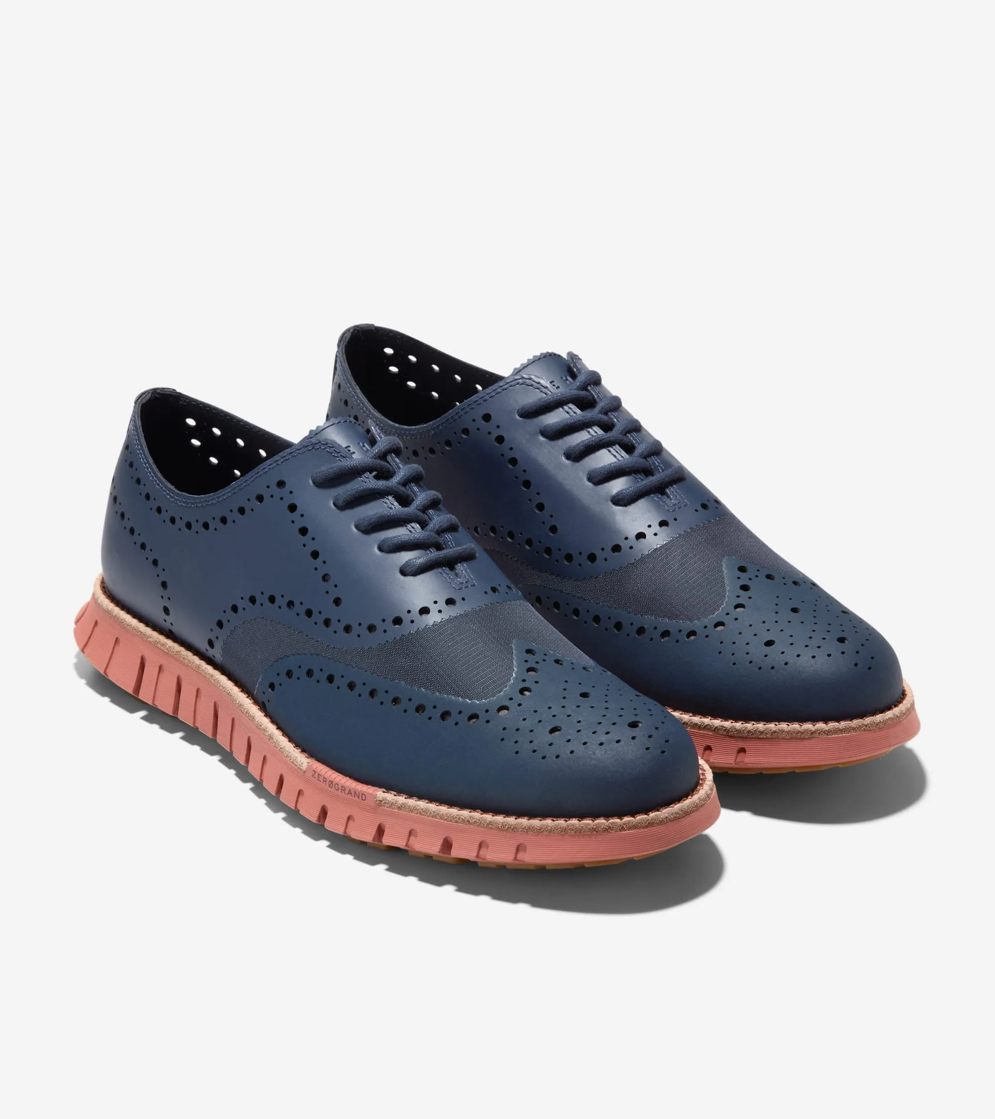 ZERØGRAND Wingtip Oxfords with No Stitch Design